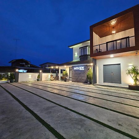 Melody Whole Or Suite Room Muar Ngoại thất bức ảnh