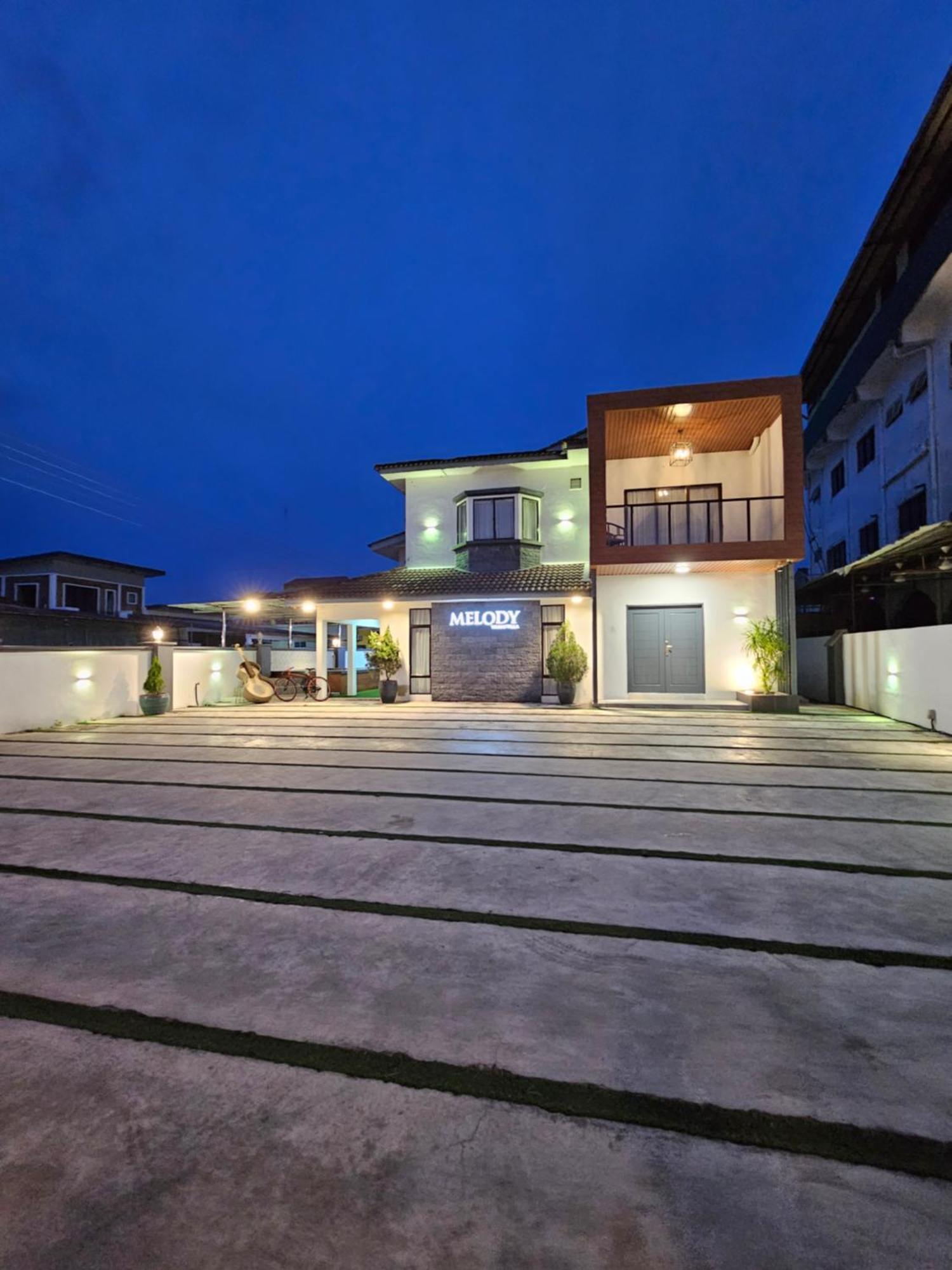 Melody Whole Or Suite Room Muar Ngoại thất bức ảnh