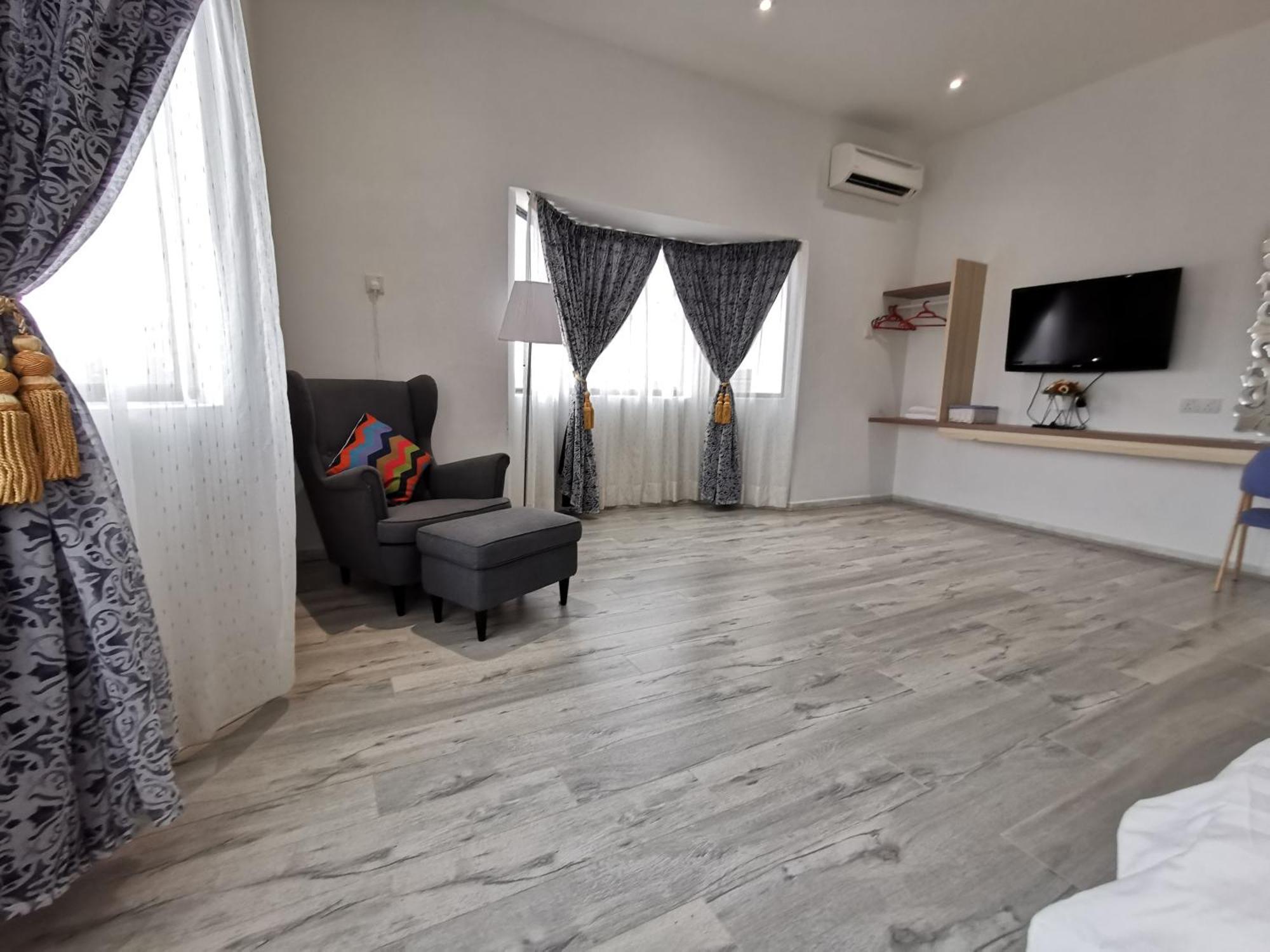 Melody Whole Or Suite Room Muar Ngoại thất bức ảnh